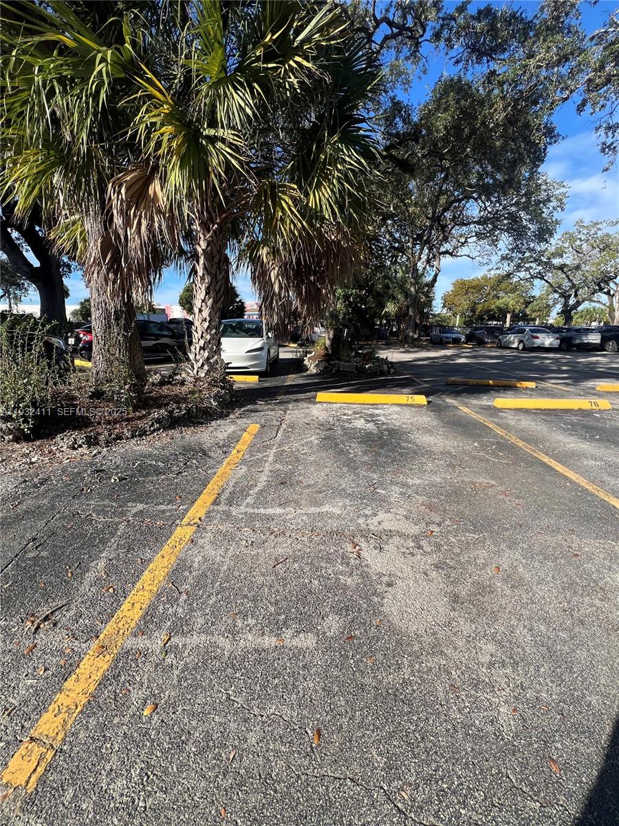 THREE HORIZONS SOUTH COND - Residential