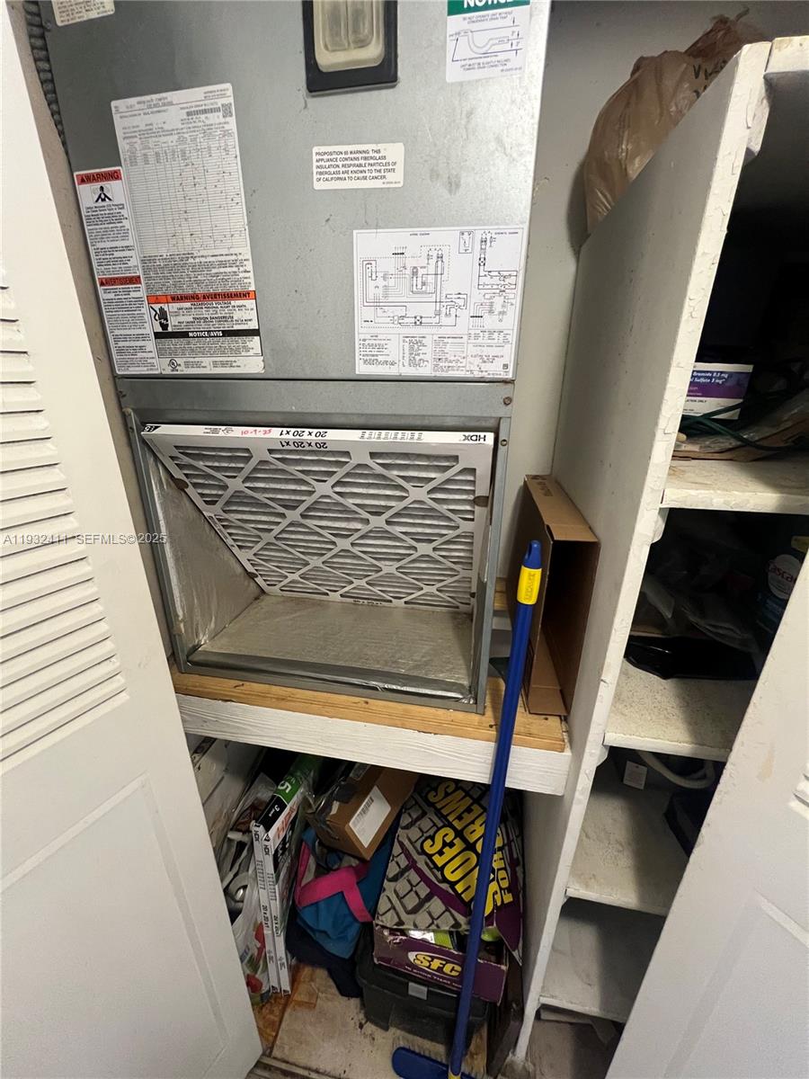 THREE HORIZONS SOUTH COND - Residential