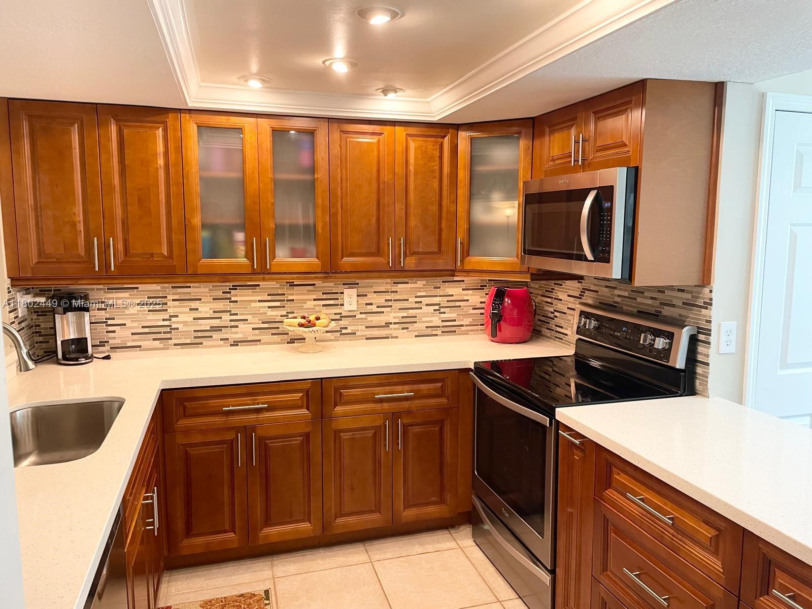 Rental Property at 9520 Seagrape Dr 106, Davie, Broward County, Florida - Bedrooms: 3 
Bathrooms: 2  - $3,000 MO.