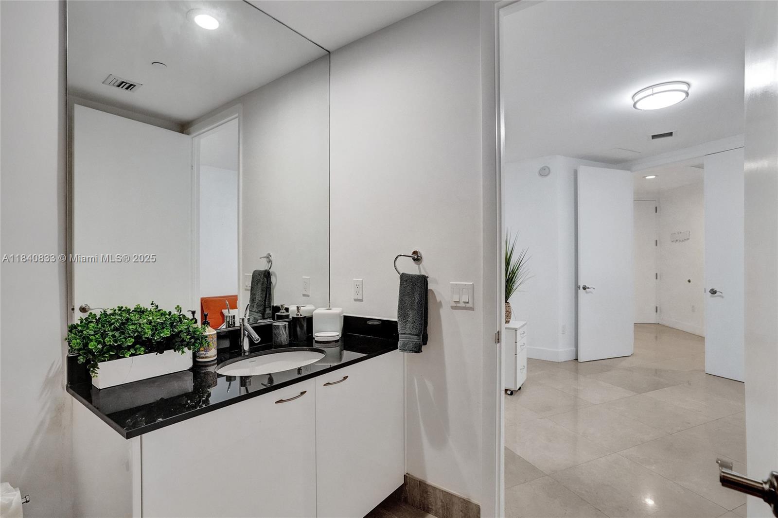 31 SE 6th St 2104