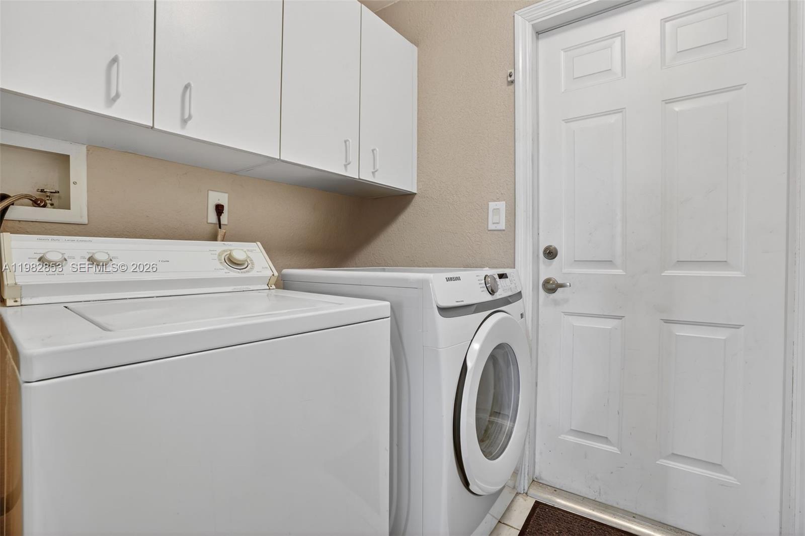 SAPPHIRE POINTE - DIAMOND - Residential