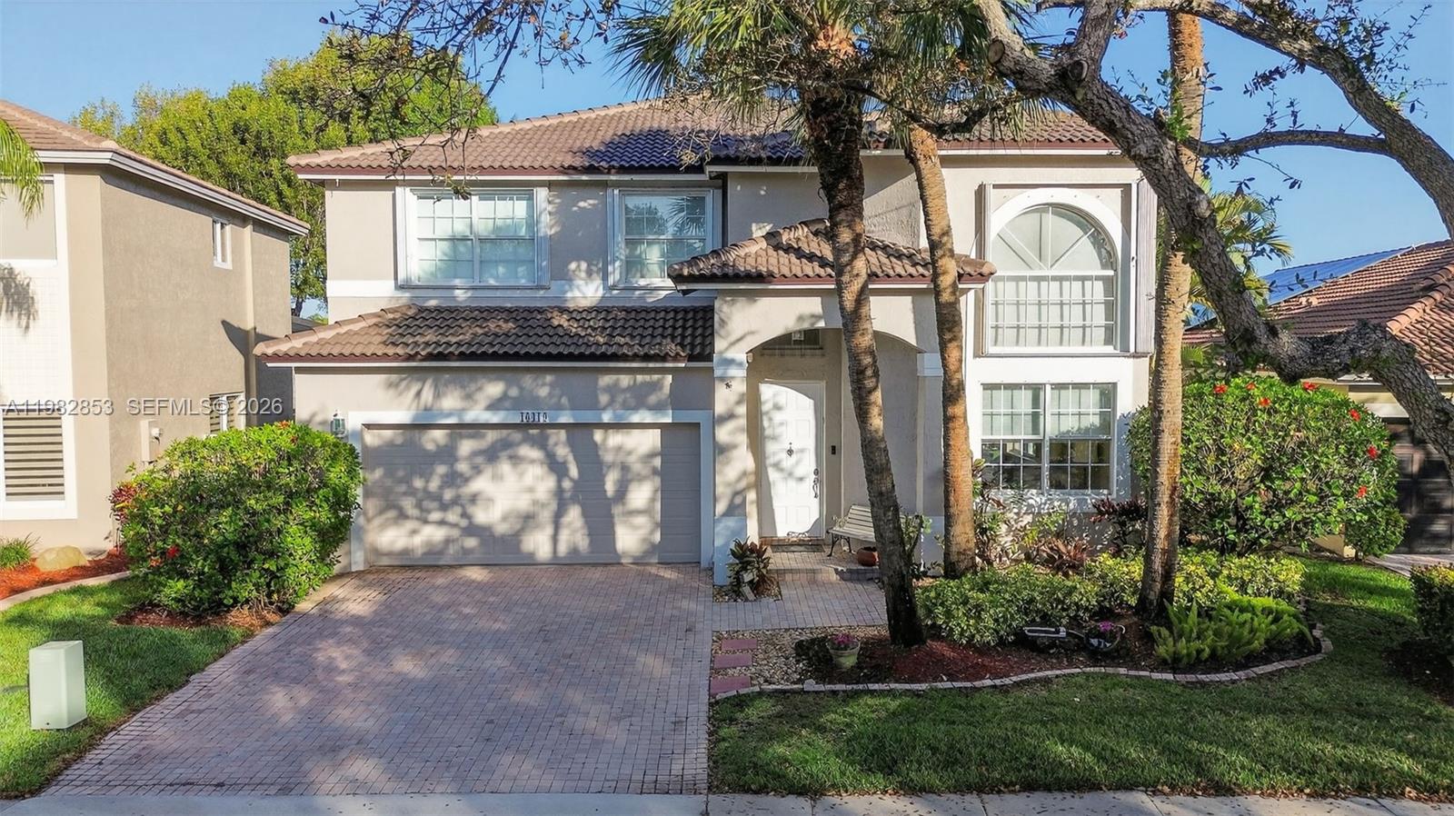 SAPPHIRE POINTE - DIAMOND - Residential