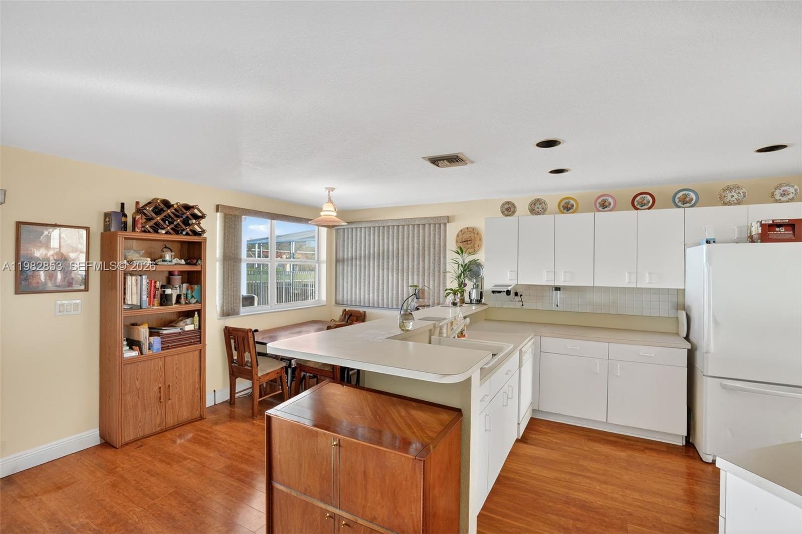 SAPPHIRE POINTE - DIAMOND - Residential