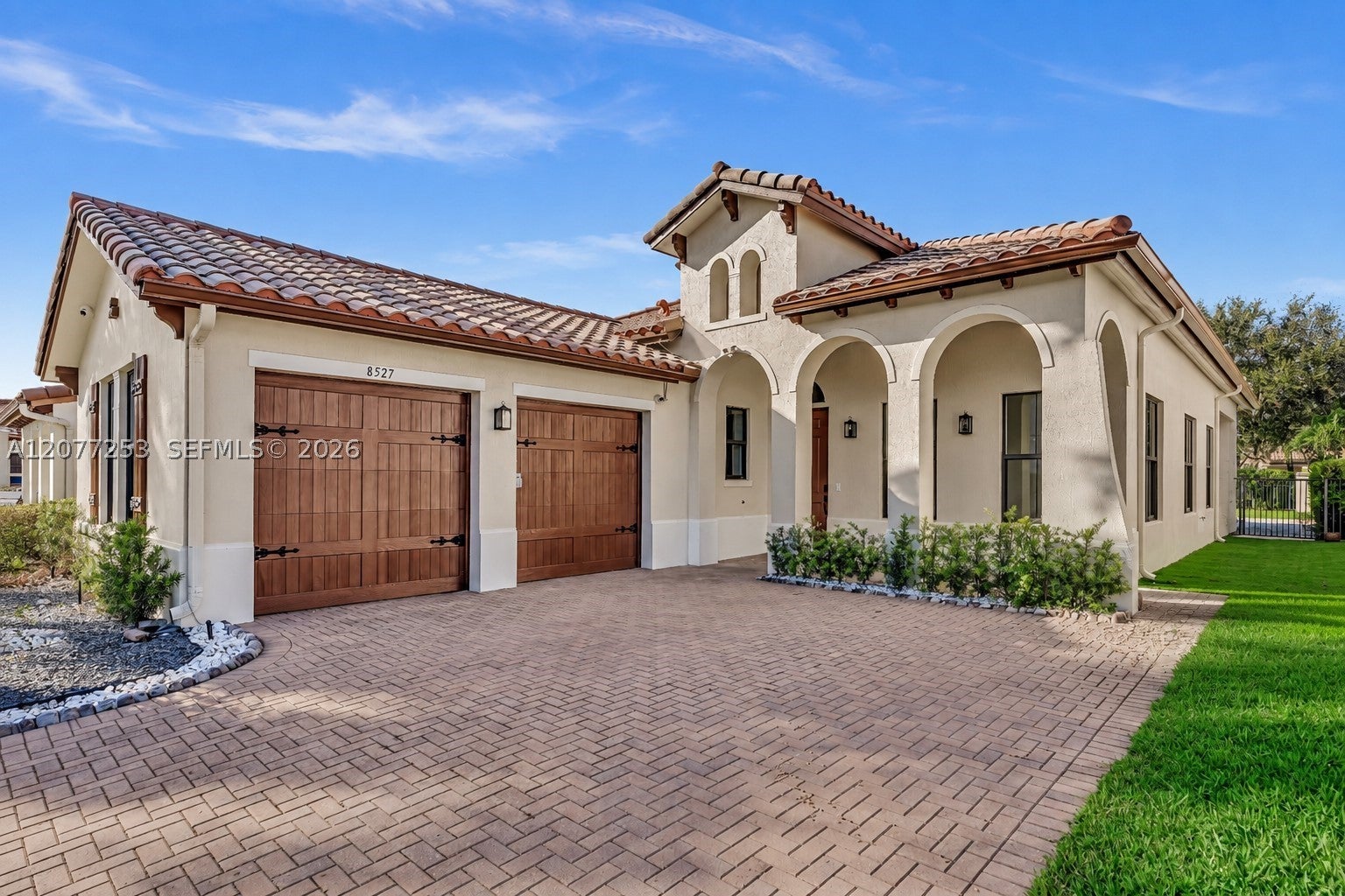 8527 NW 39th Ct