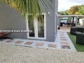 307 SW 15th St