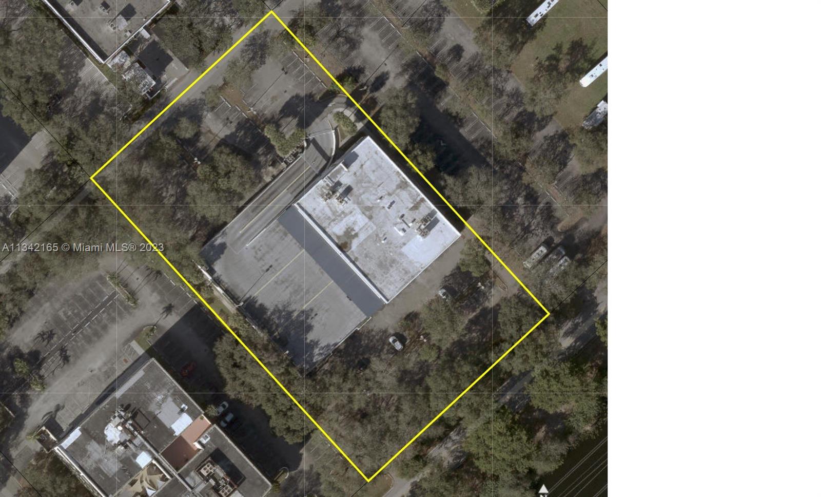 Professional Office building with multiple spaces for lease. Suite 165-195 has 2,560 sqft available with 4 private offices and a bull pen area. Asking rent is $6,000 plus sales tax, Suite 33 has 2,000 sqft with 4 private offices kitchen, conference room and a bull pen area. PROFESSIONAL OFFICE ONLY. NO MEDICAL PERMITTED IN BUILDING.