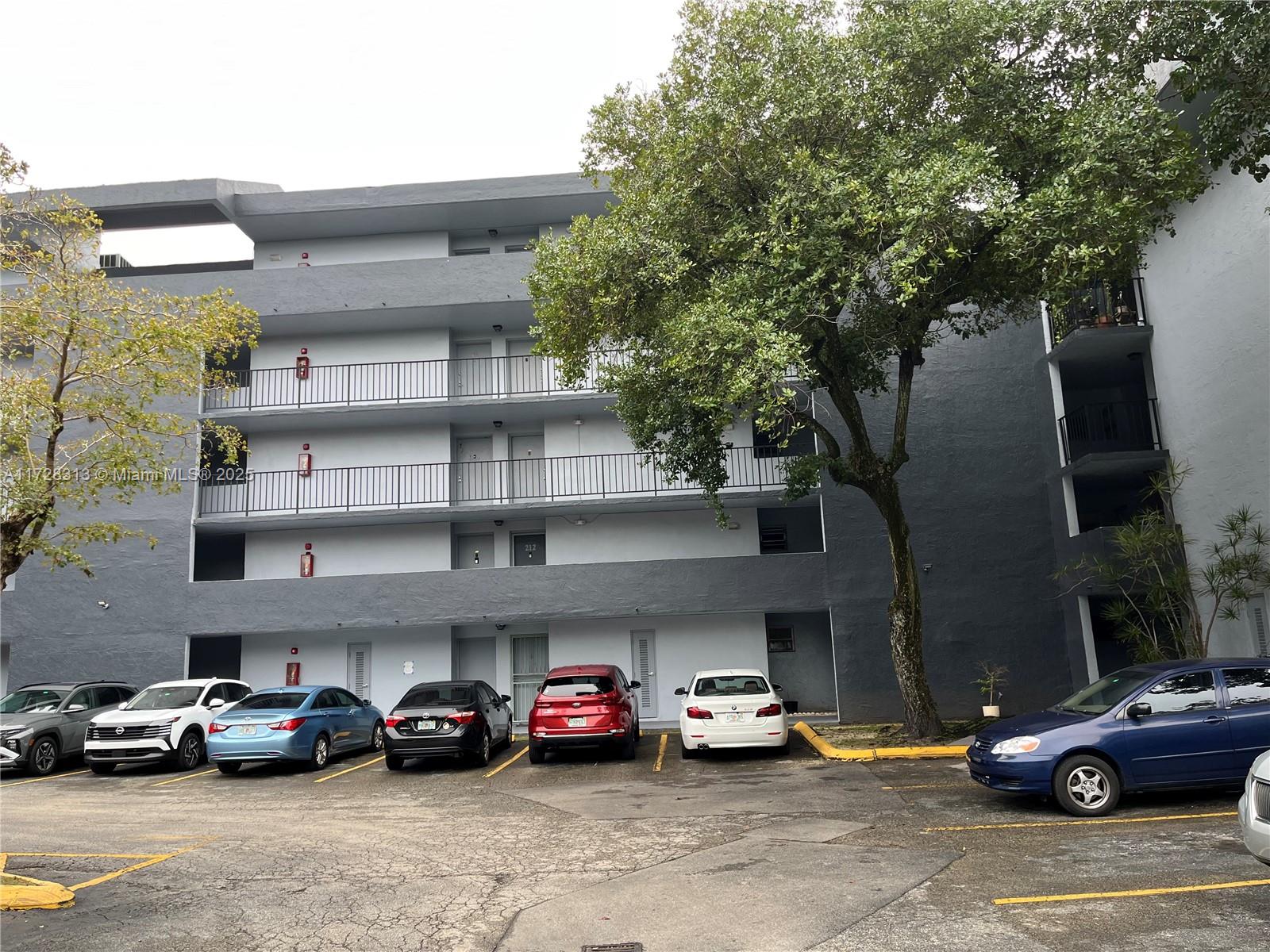 THE GREENS CONDO - Residential