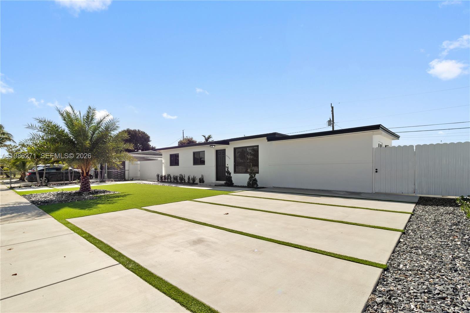 CAROL CITY LAKE STEVEN ES - Residential Lease