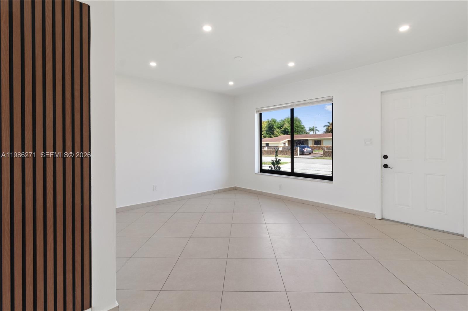 CAROL CITY LAKE STEVEN ES - Residential Lease