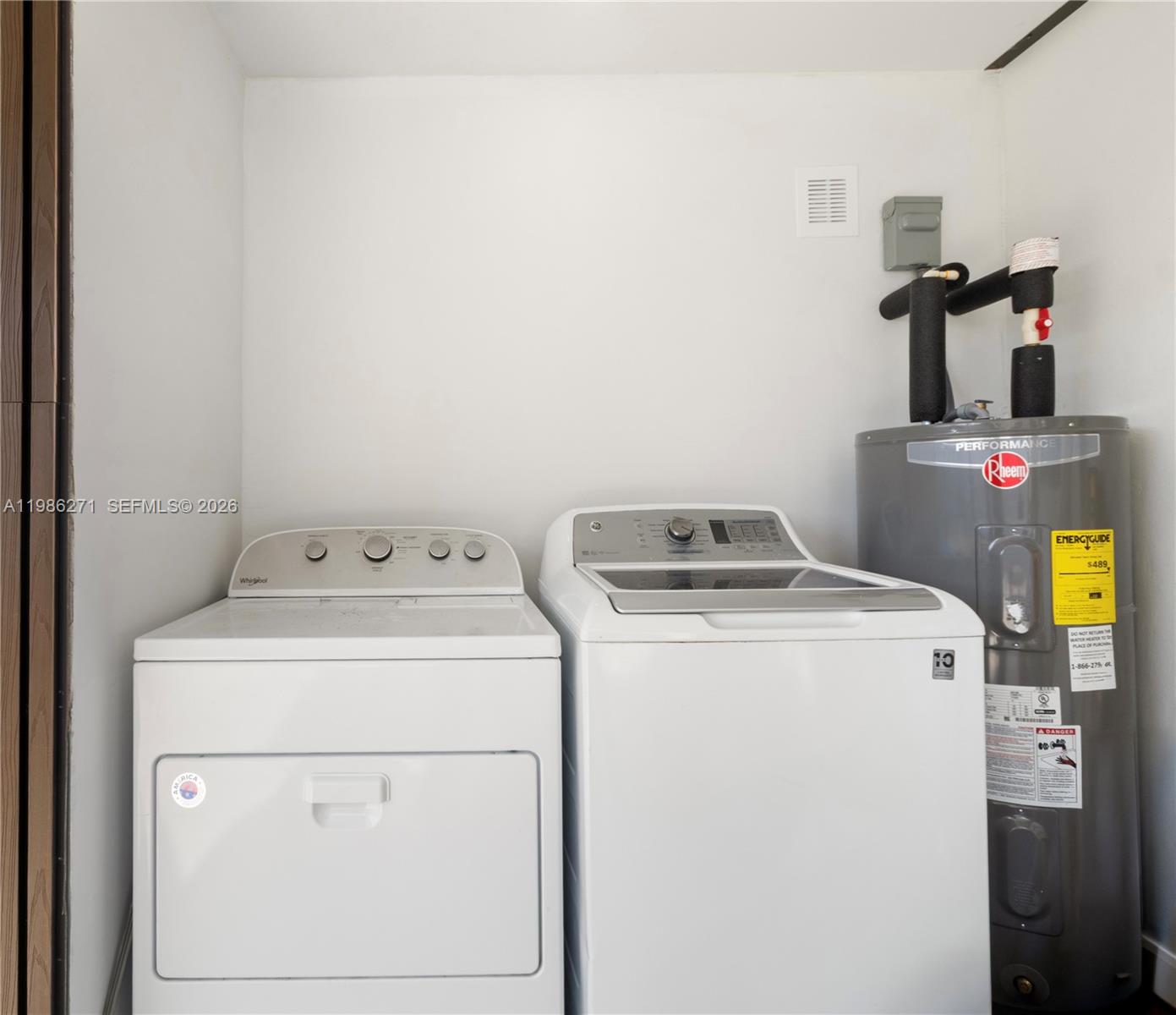 CAROL CITY LAKE STEVEN ES - Residential Lease