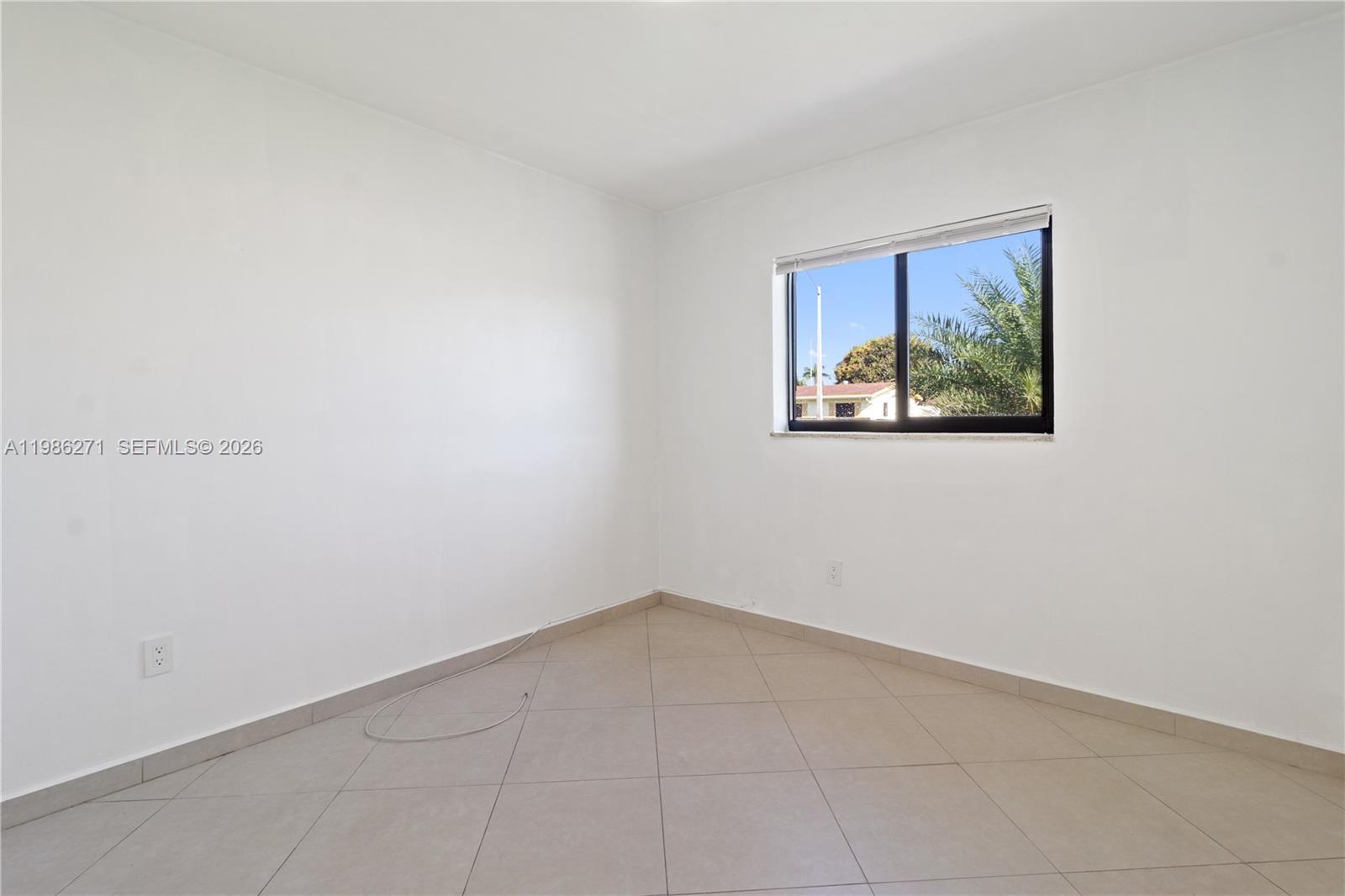 CAROL CITY LAKE STEVEN ES - Residential Lease