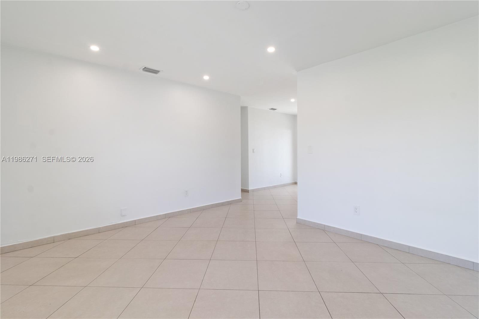 CAROL CITY LAKE STEVEN ES - Residential Lease