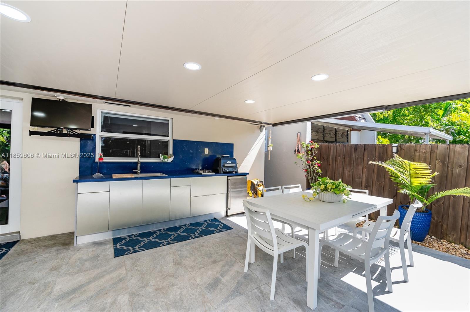 MIAMI LAKES LAKE HILDA TO - Residential