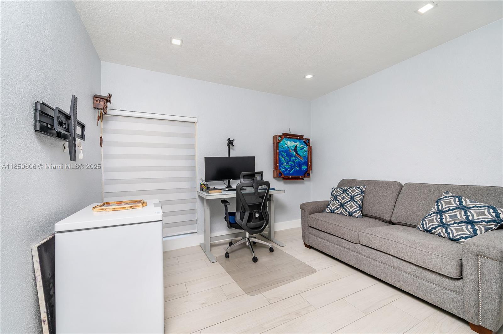 MIAMI LAKES LAKE HILDA TO - Residential