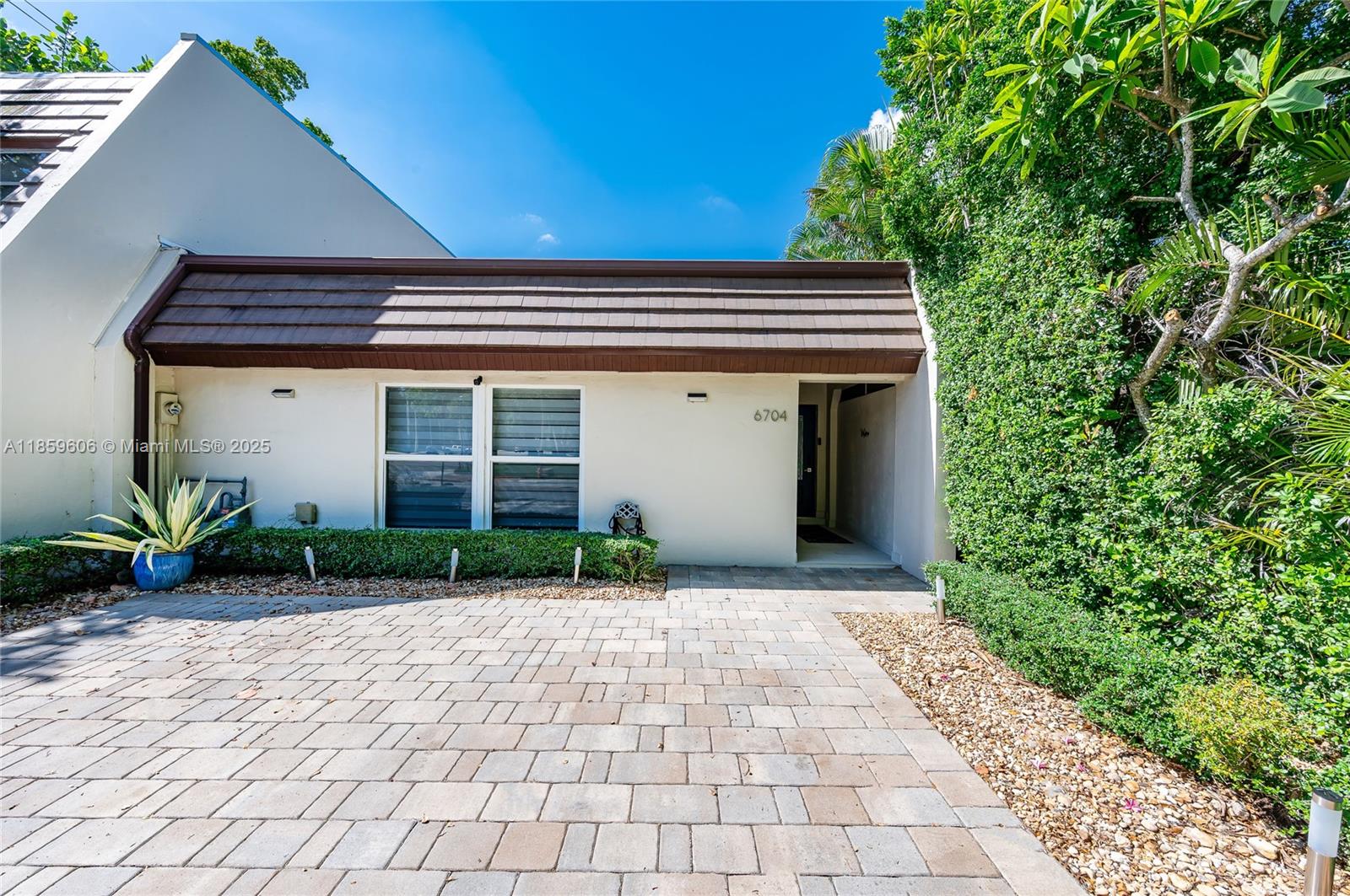 MIAMI LAKES LAKE HILDA TO - Residential