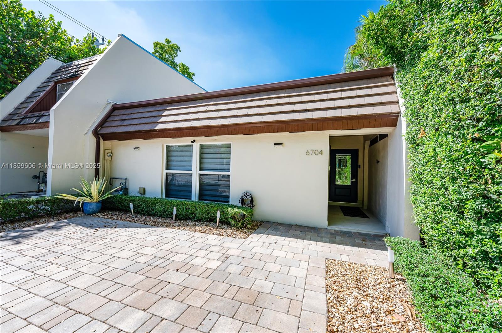 6704 Crooked Palm Ter