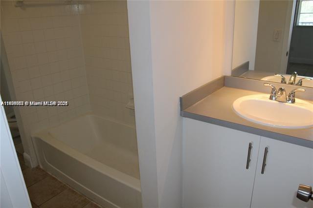 ROYAL POINCIANA CONDO - Residential Lease
