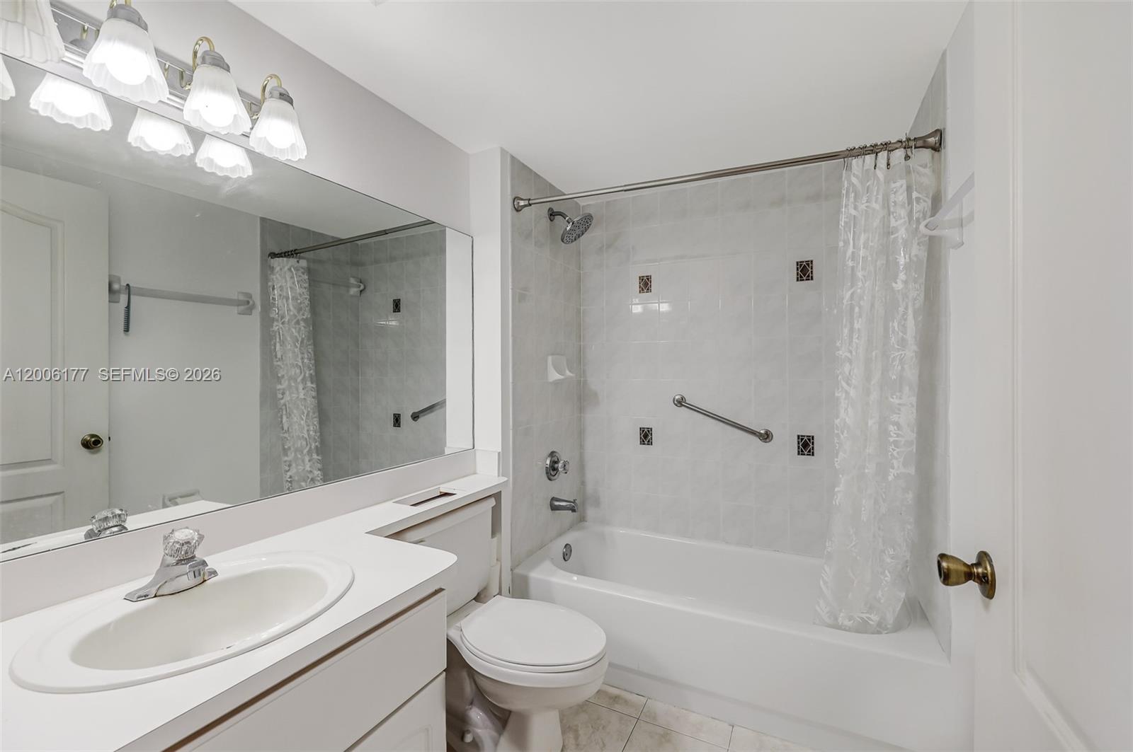 CAPOMAR CONDO - Residential