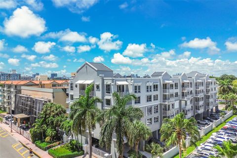 Tiny photo for 2642 Collins Ave #306, Miami Beach, FL 33140 (MLS # A12006177)