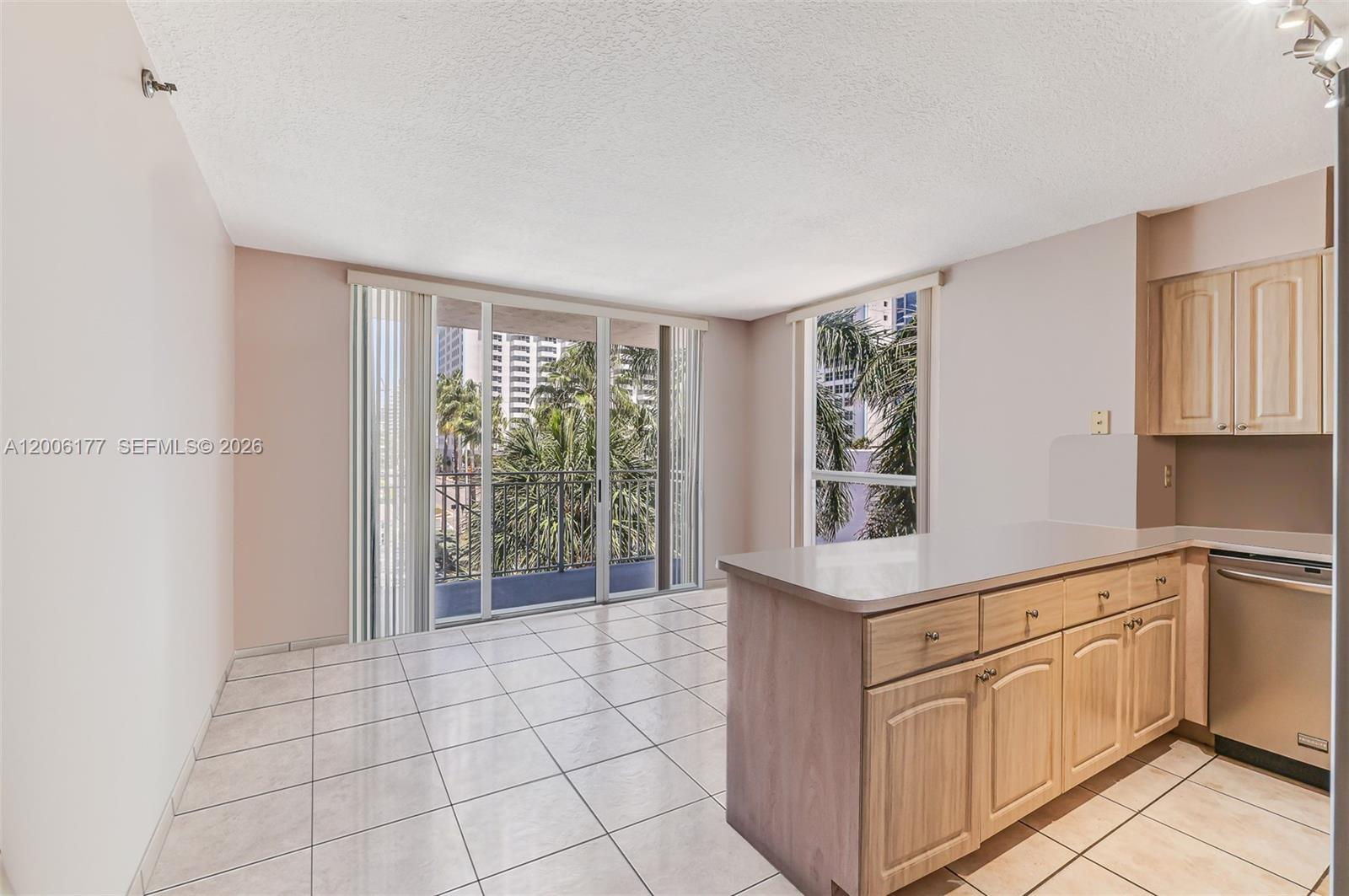 CAPOMAR CONDO - Residential