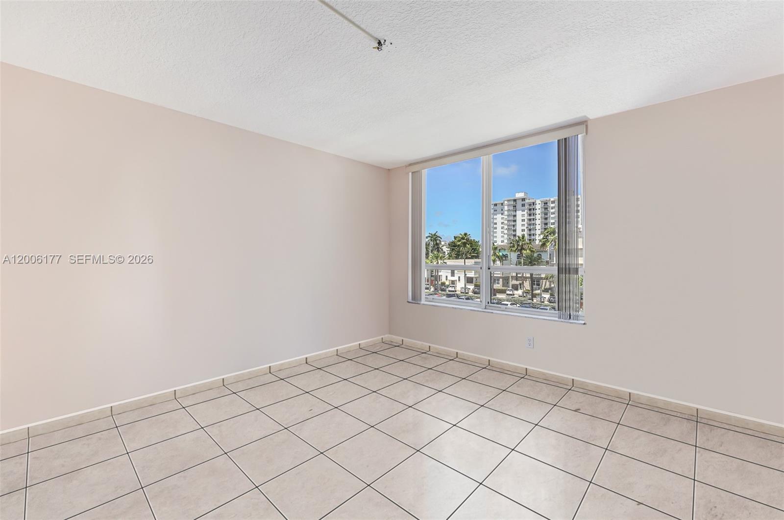 CAPOMAR CONDO - Residential