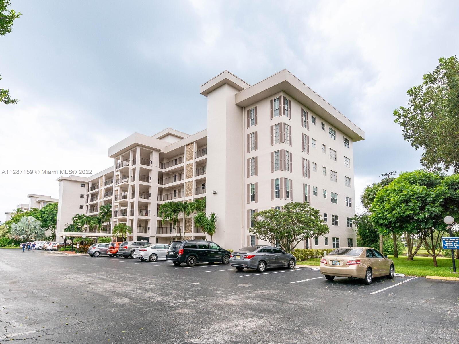 Photo 1 of 29 of 3000 N Palm Aire Dr 401 condo