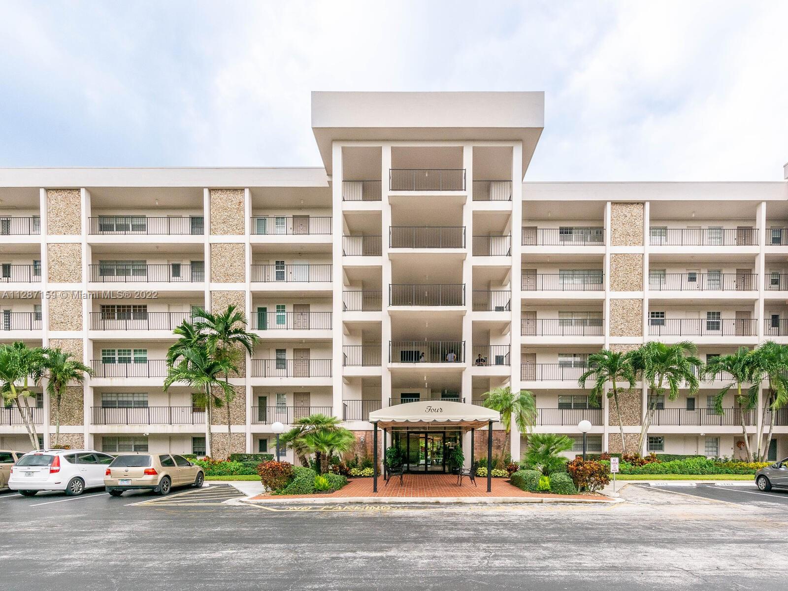 Photo 2 of 29 of 3000 N Palm Aire Dr 401 condo