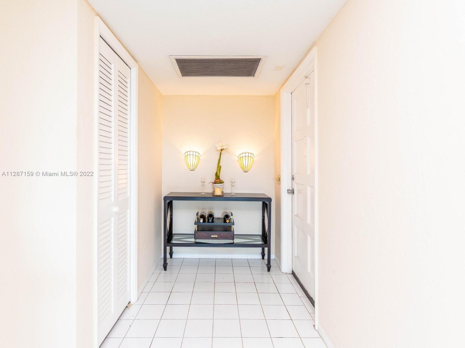 Photo 8 of 29 of 3000 N Palm Aire Dr 401 condo