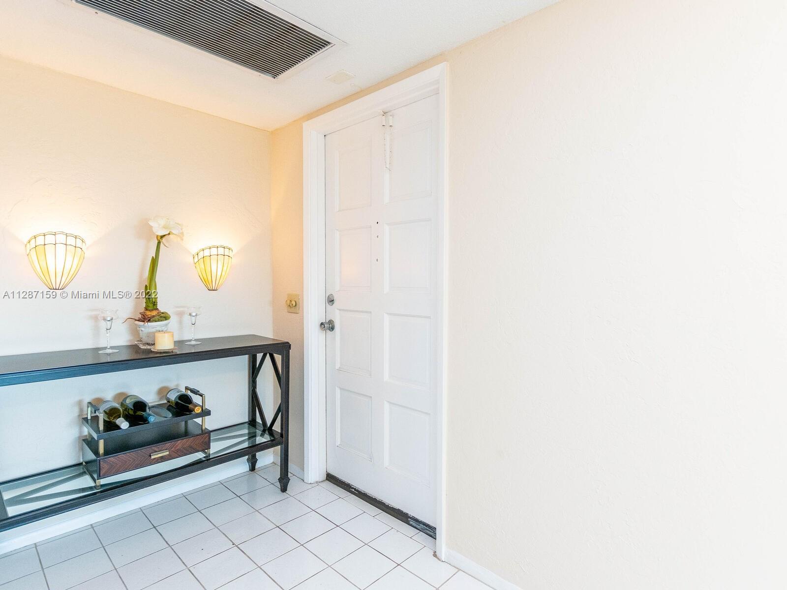 Photo 9 of 29 of 3000 N Palm Aire Dr 401 condo