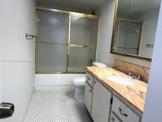 THE CARRIAGE HOUSE CONDO - Residential