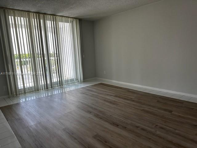 THE CARRIAGE HOUSE CONDO - Residential