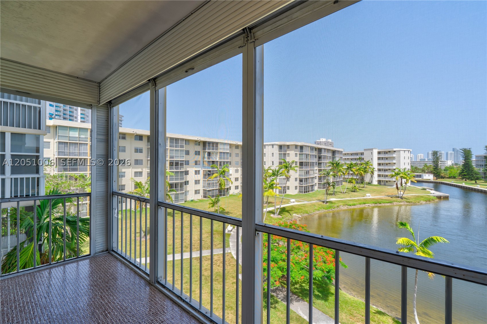 2851 Leonard Dr J402 - Image 1