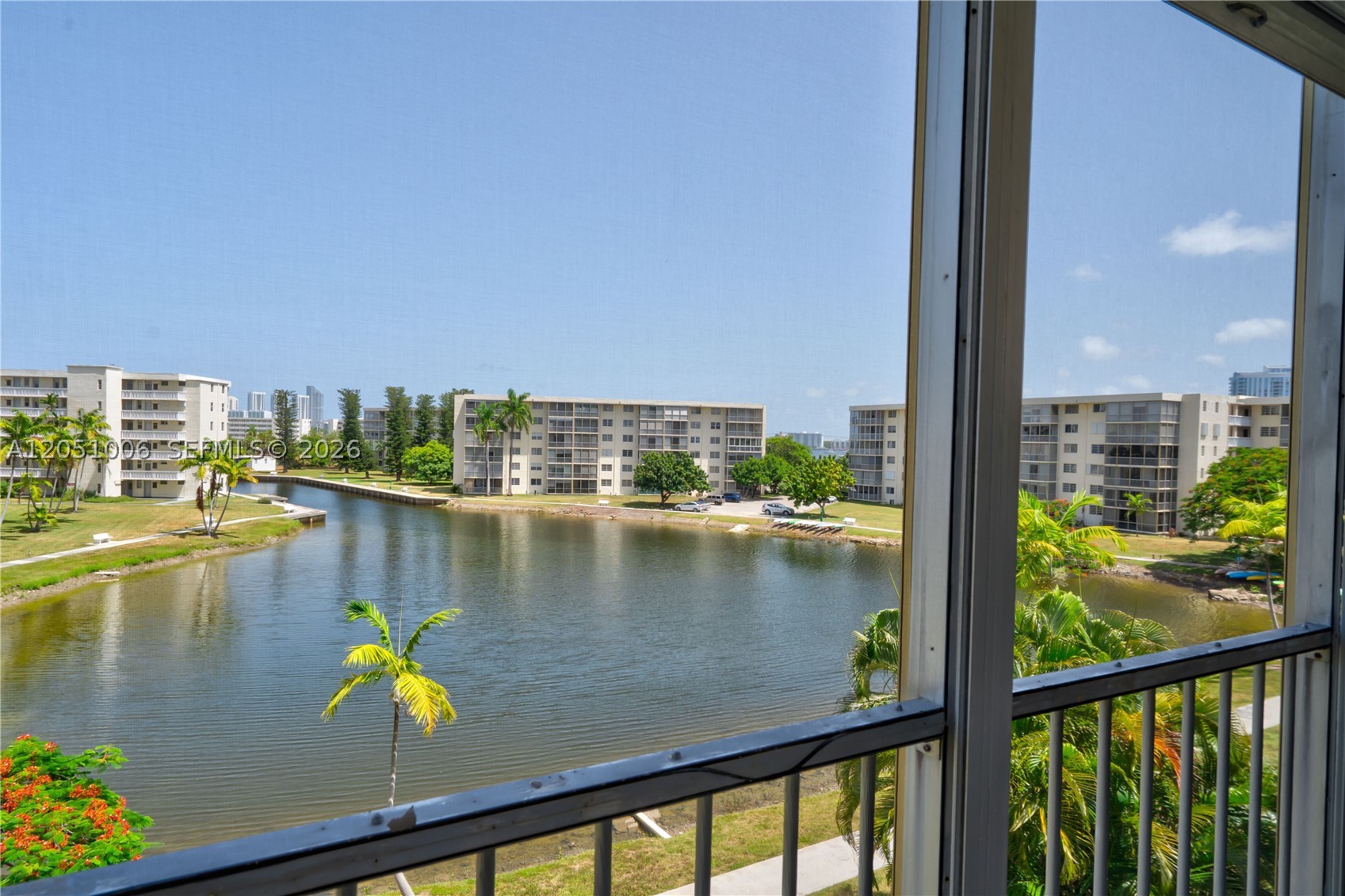 2851 Leonard Dr J402 - Image 1
