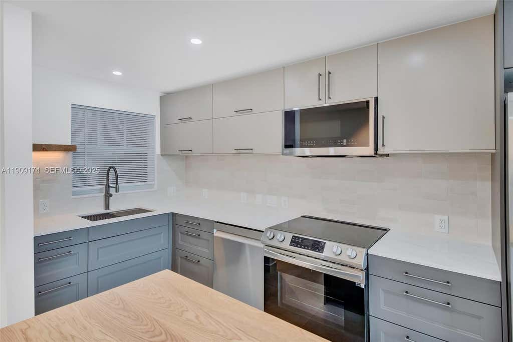Photo of 54 Isle Of Venice Dr #7, Fort Lauderdale, FL 33301 (MLS # A11909174)
