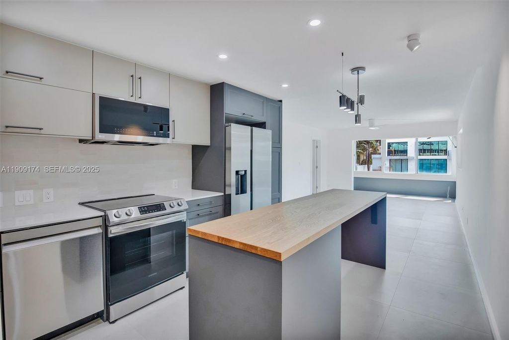 Photo of 54 Isle Of Venice Dr #7, Fort Lauderdale, FL 33301 (MLS # A11909174)
