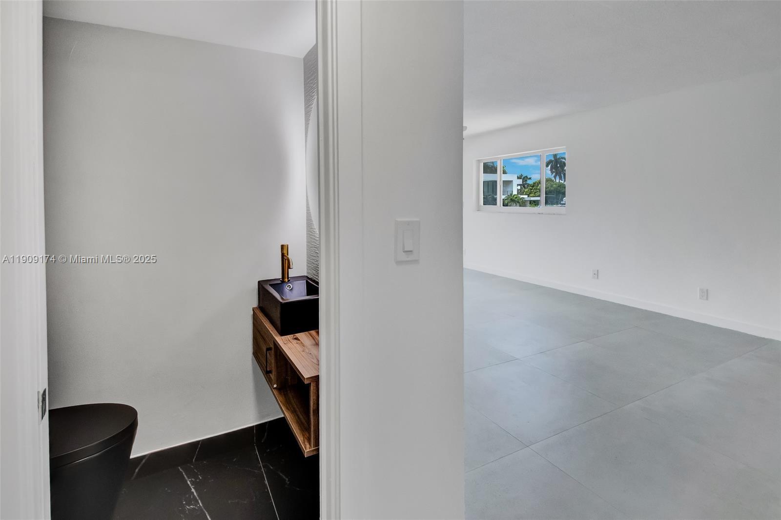 CRANWELL HOUSE CONDO - Residential Lease