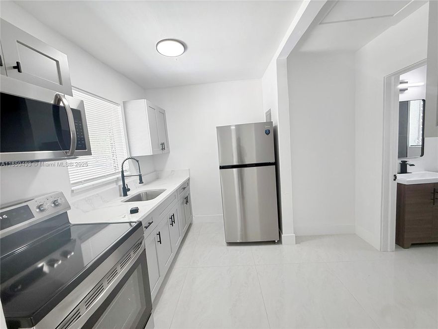 Fully Renovated cosy 1 Bed / 1 Bath Apartment. Electricity and water included ! 
Beautifully updated with brand-new kitchen, new appliances, new porcelain flooring, two new A/C units, and a modern bathroom with custom closet in the bedroom.
Electric and water included in rent. 
Located just 3 blocks east of US-1 and walking distance to the beachClose to Ft. Lauderdale, Hollywood Beach, airport, downtown Hollywood, grocery stores, library, and public transportation. Property boasts an excellent Walk Score on Google’s walkability index.
The building is quiet  and offers a peaceful, comfortable place to live.