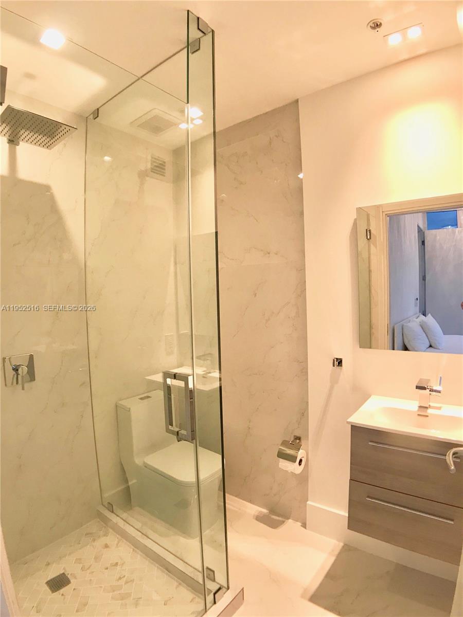 CONTINUUM ON SOUTH BEACH - Residential Lease