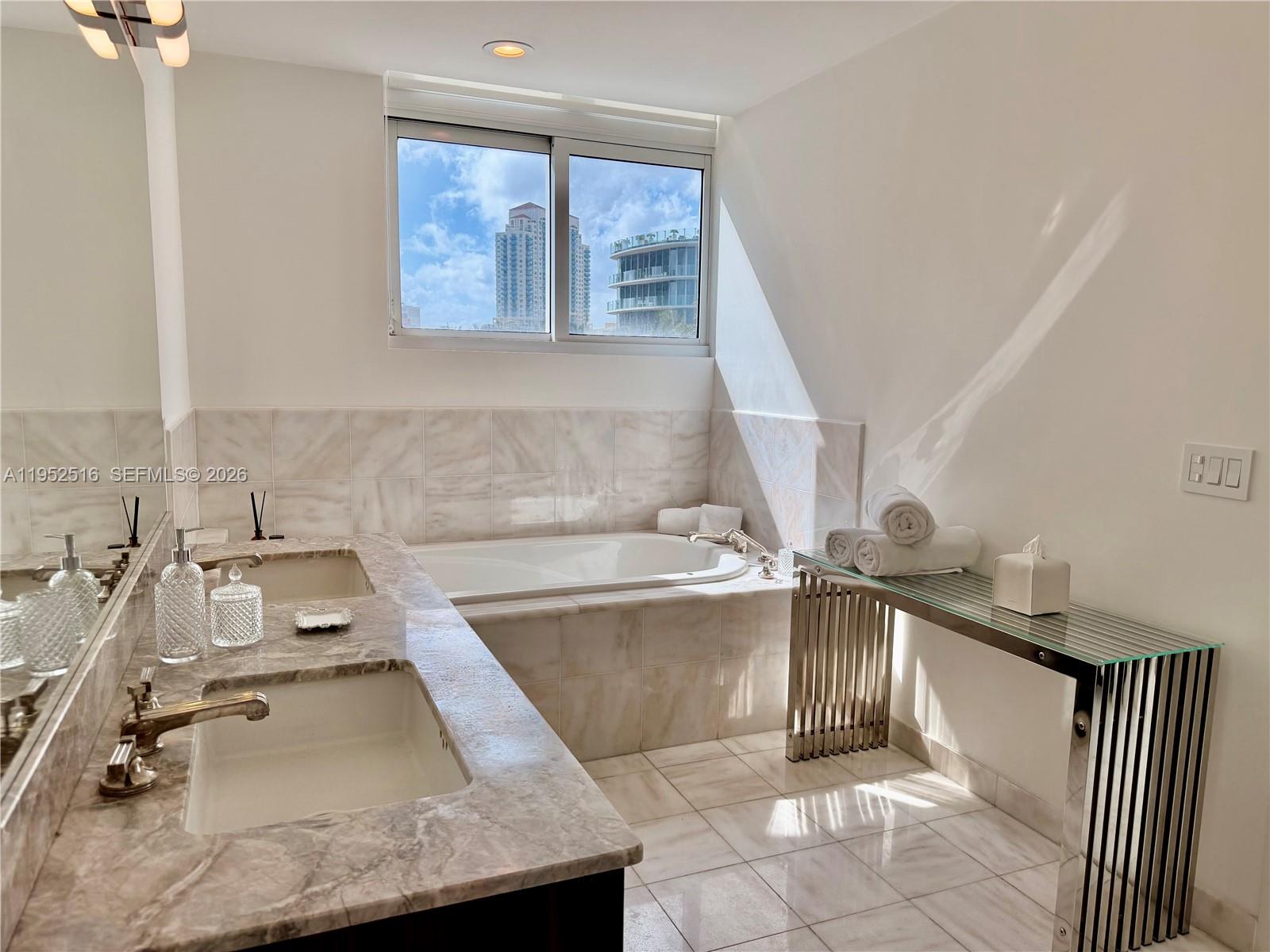 50 S Pointe Dr LOFT4