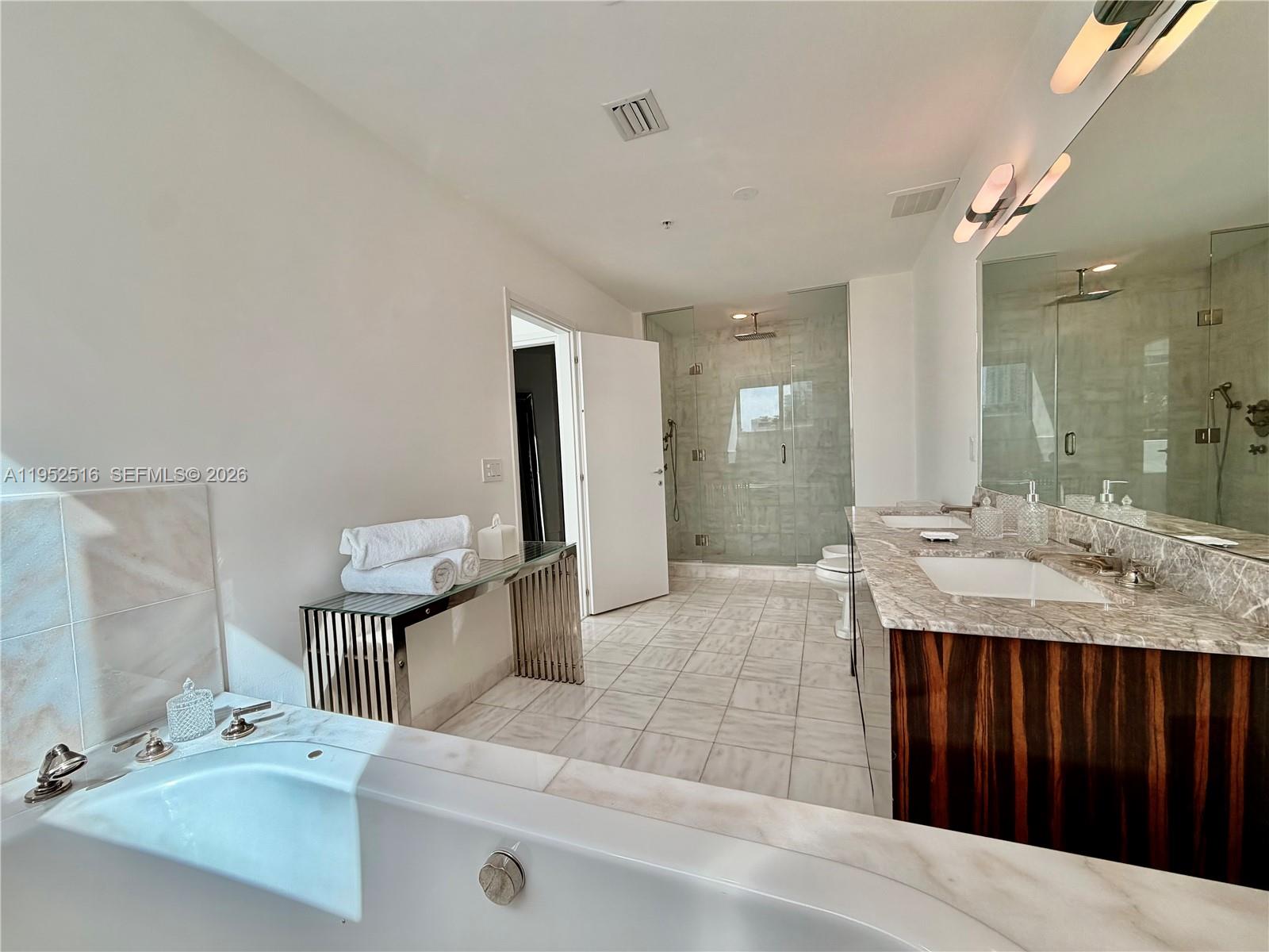CONTINUUM ON SOUTH BEACH - Residential Lease