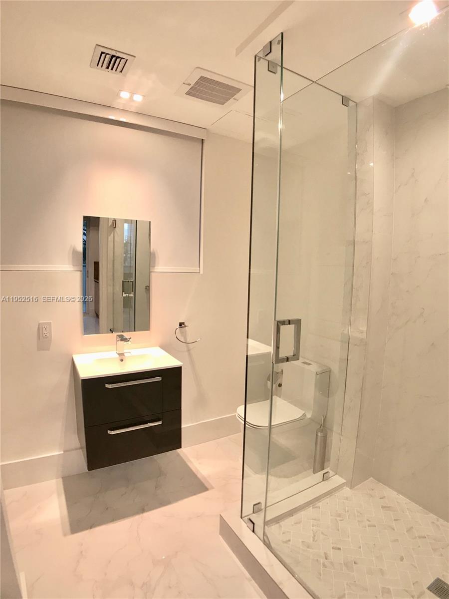 CONTINUUM ON SOUTH BEACH - Residential Lease