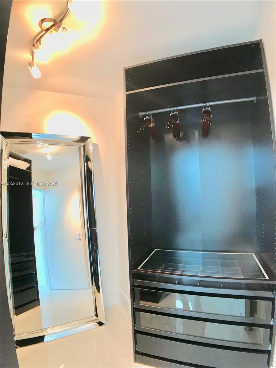 50 S Pointe Dr LOFT4