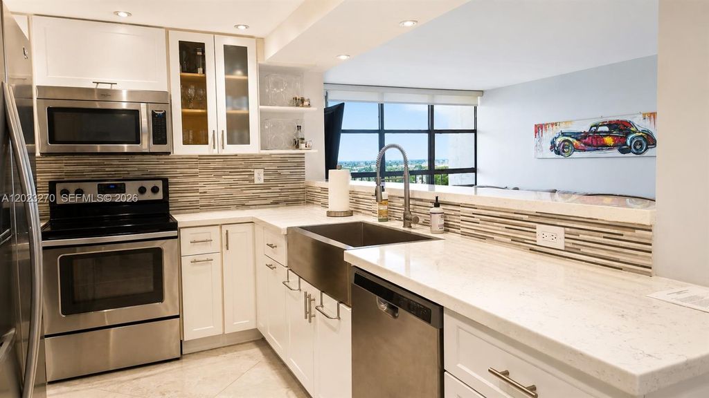 Photo of 600 Parkview Dr #829, Hallandale Beach, FL 33009 (MLS # A12023270)