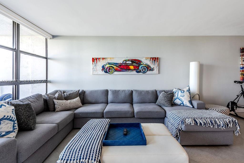 600 Parkview Dr 829