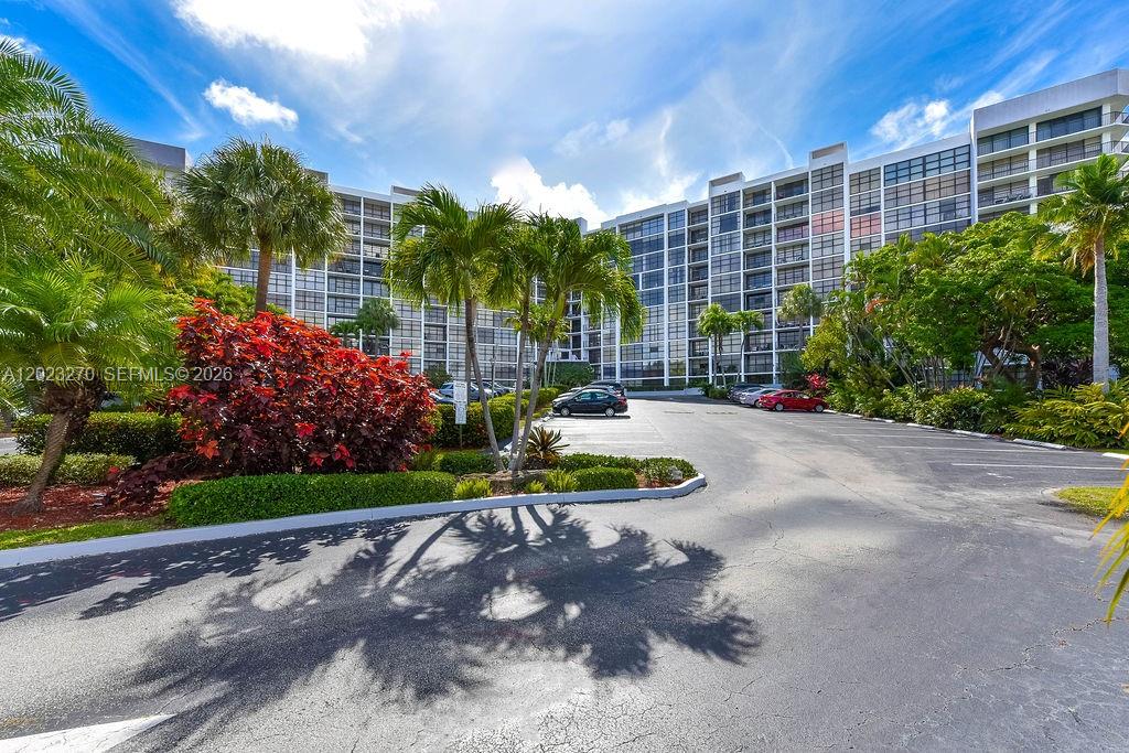 600 Parkview Dr 829