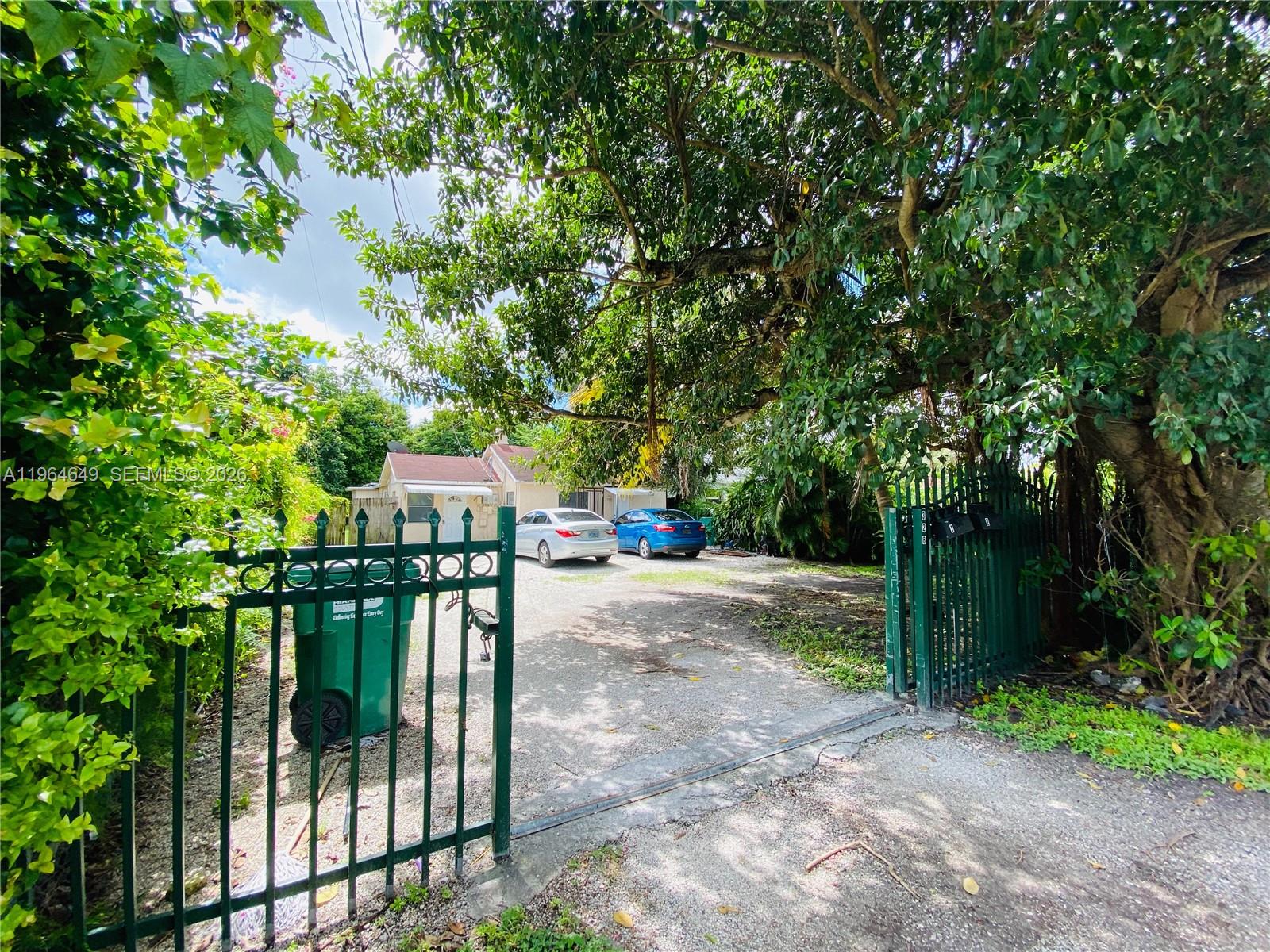 PINEWOOD PARK AMD PL 2ND - Residential Lease