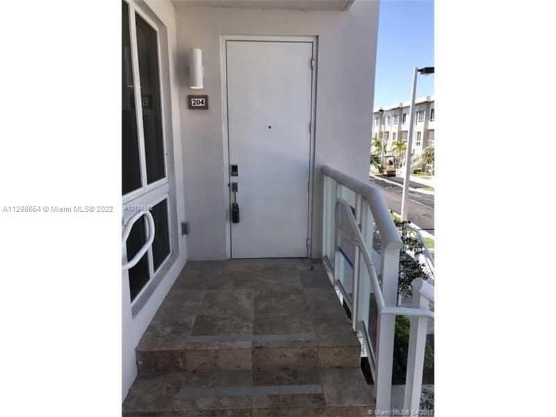Photo 5 of 22 of 10265 NW 63rd Ter 204 condo