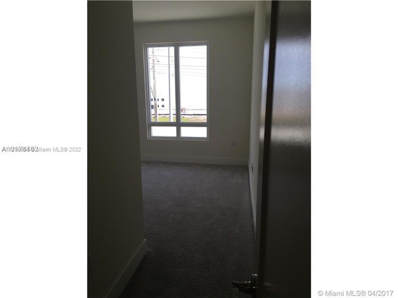 Photo 7 of 22 of 10265 NW 63rd Ter 204 condo