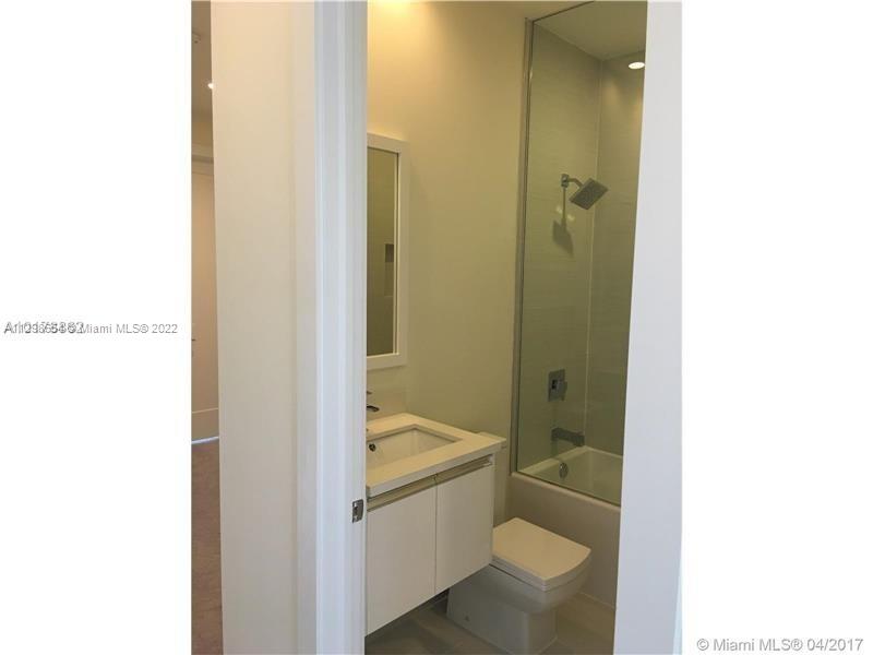 Photo 10 of 22 of 10265 NW 63rd Ter 204 condo