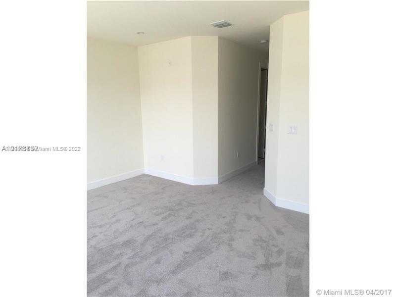 Photo 13 of 22 of 10265 NW 63rd Ter 204 condo